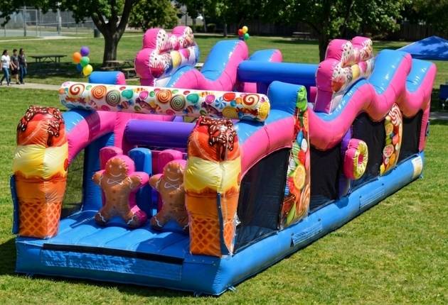 Size and layout of the 31ft Candyland obstacle course rental